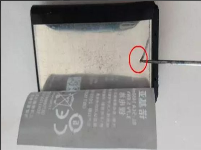 手机电池鼓包怎么处理